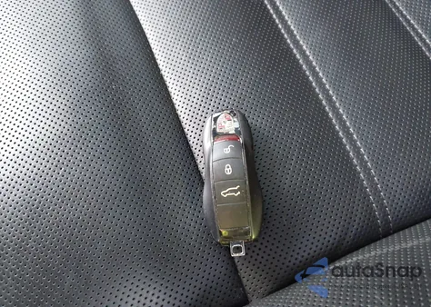 2016 Porsche Macan Turbo z USA, uszkodzony, nr VIN WP1AF2A54GLB94354